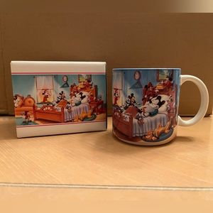 1990s vintage Disney Store ceramic coffee mug in original box.